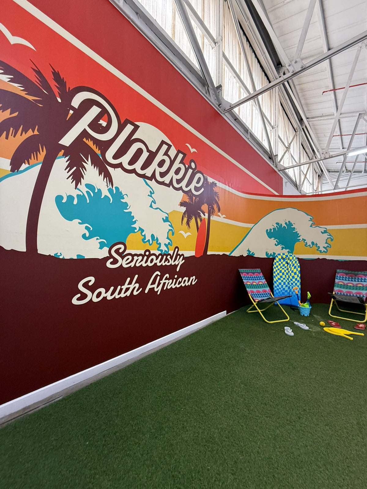 The Plakkie™ mural with deckchairs on the lawn